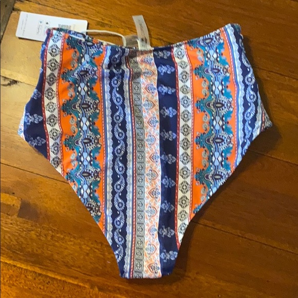 COPY - Cupshe high waist twist top bikini - Picture 7 of 11